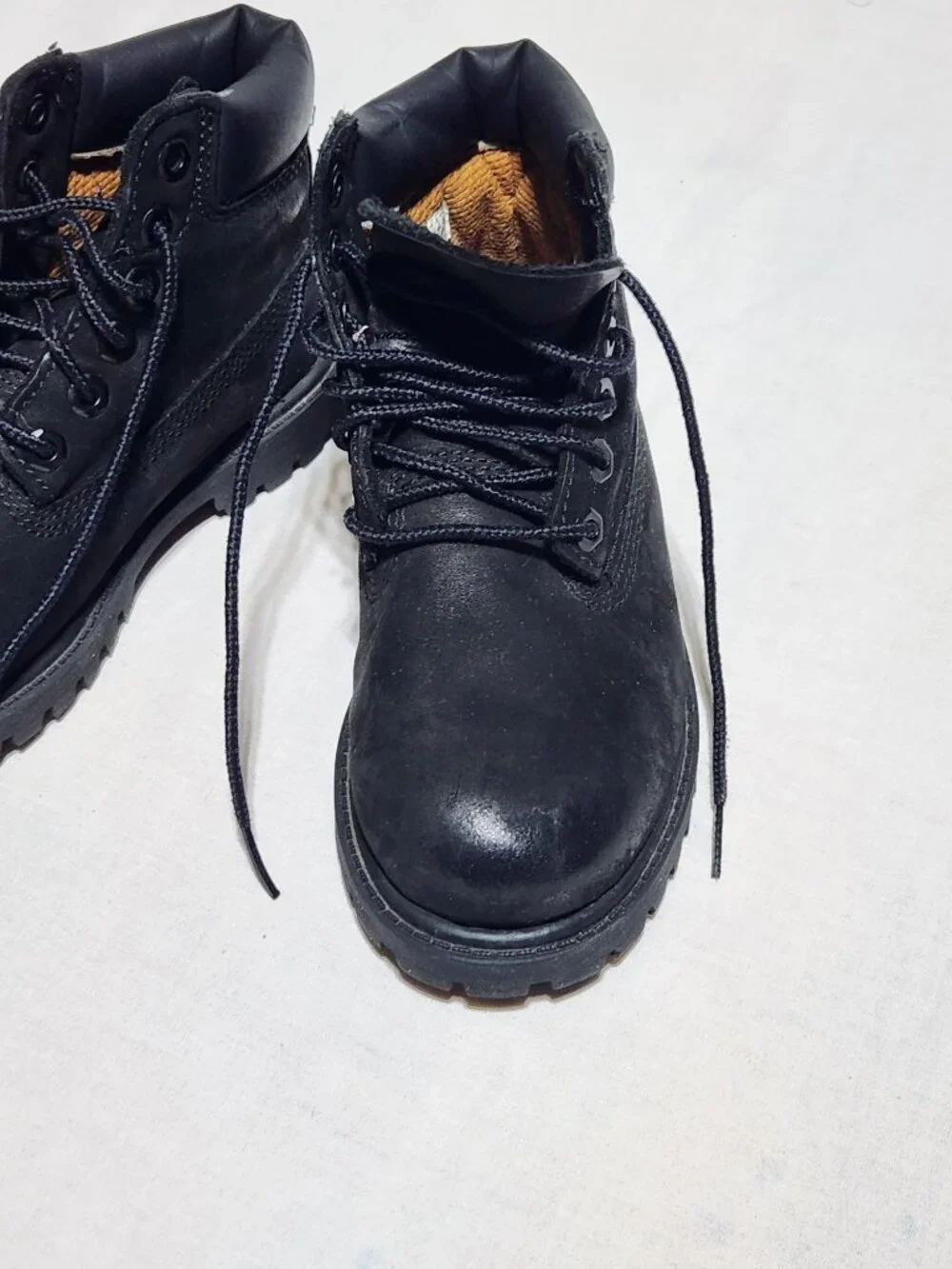 Timberland Girls’ Black 6‑Inch Boots – Size 11W | Perfect for Back‑to‑School!